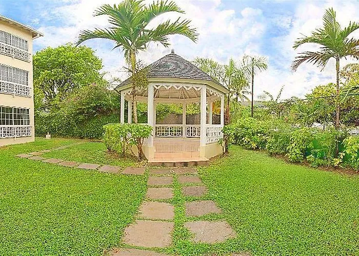 On The 2* Ocho Rios